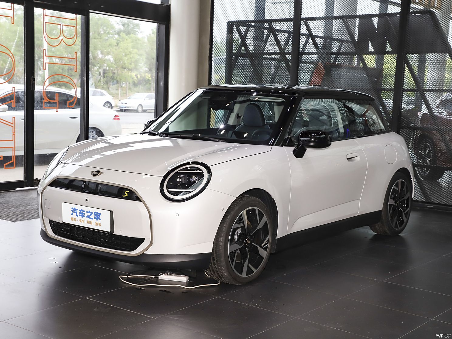 光束汽车 电动mini cooper 2024款 cooper se 艺术家