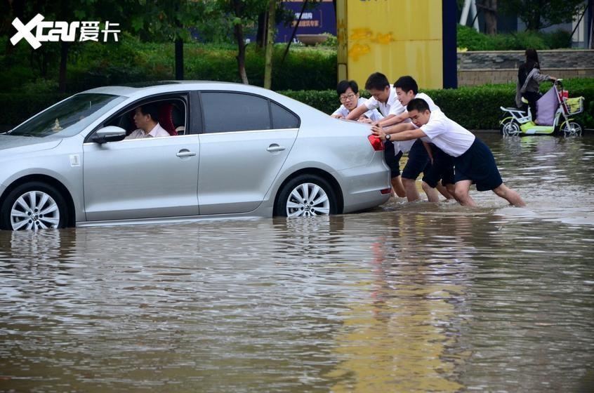 降雨按下连播键 最全雨季安全用车攻略