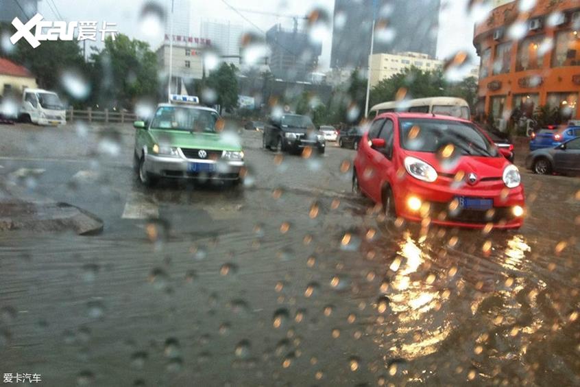 降雨按下连播键 最全雨季安全用车攻略